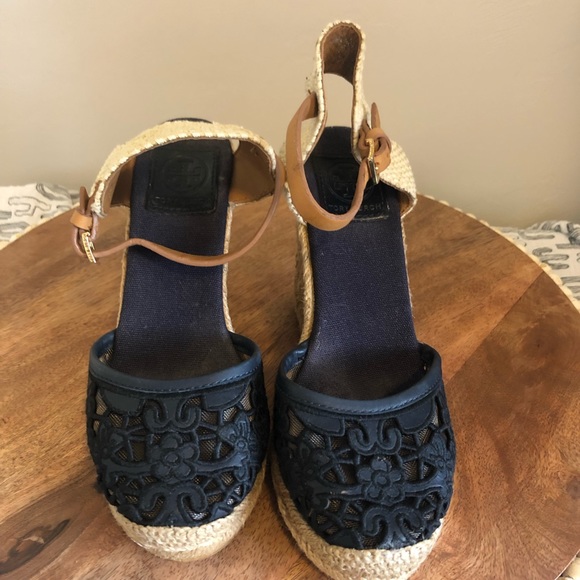 Gorgeous Tory Burch Navy Espadrilles size 6 - Picture 6 of 9